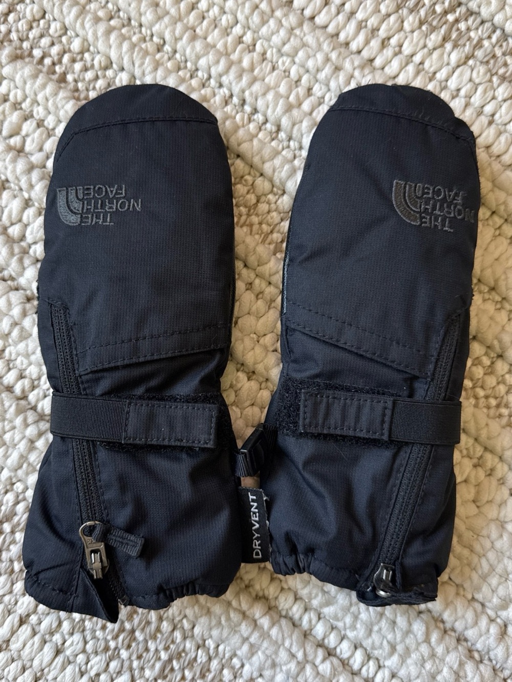 The North Face Dry Vent Ski Mittens, boys 3T Winter Gloves Black Dryvent